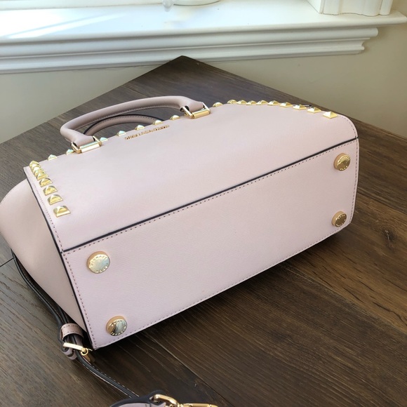 Nwt Michael Kors Selma md studded handbag - Picture 4 of 5